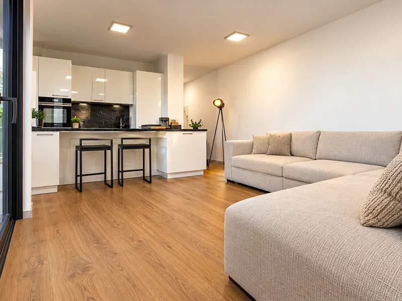 Stilvolle Erdgeschosswohnung mit Wintergarten, zwei Terrassen und Garten — photo 1